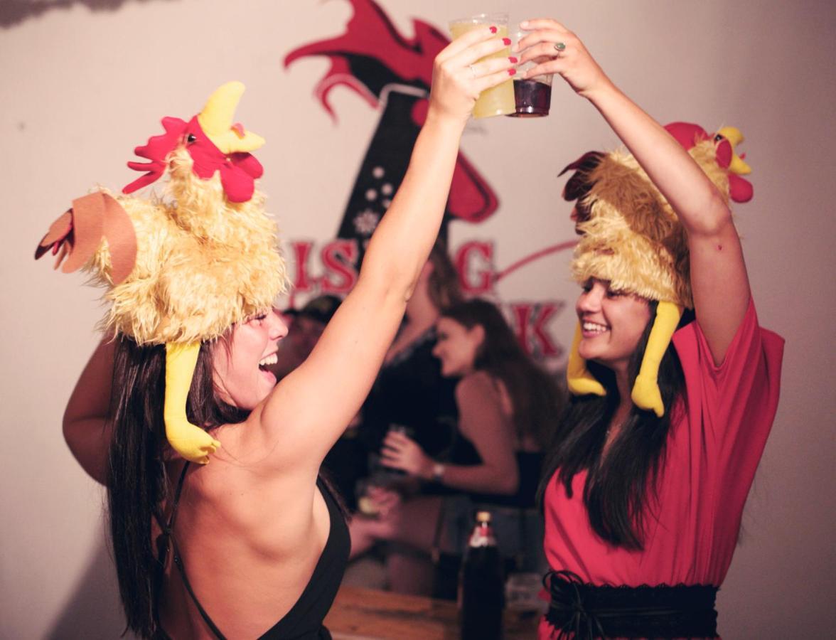 לאגוּ‏ש Rising Cock Party Hostel מראה חיצוני תמונה